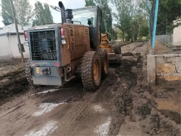 BAYBURT'TA SAĞANAK SELE NEDEN OLDU; 11 HAYVAN ÖLDÜ