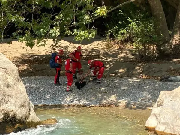 Kahramankazanlı kahramanlar Manavgat'ta mahsur kalan çoban ve 45 keçisini kurtardı