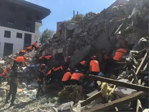 BEŞİKTAŞ'TA OLASI İSTANBUL DEPREMİ'NE KARŞI ÇOK YÖNLÜ 'TATBİKAT' YAPILDI