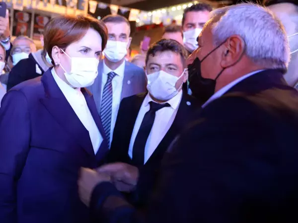 İYİ Parti Genel Başkanı Akşener, Ardahan'da esnafı ziyaret etti