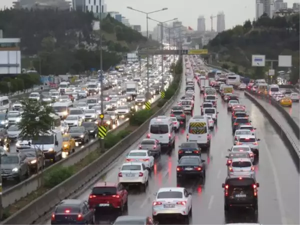 İstanbul'da yağmur trafiği! Yoğunluk yüzde 71'e ulaştı