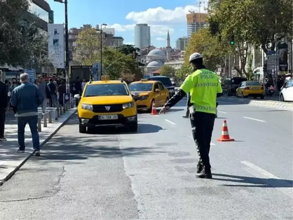 Mecidiyeköy'de taksi denetimleri devam ediyor