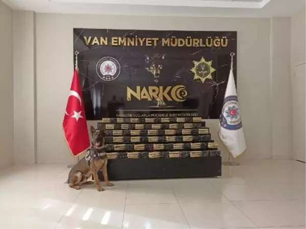 VAN'DA DURDURULAN BİR ARAÇTA 'THOR' İLE YAPILAN ARAMADA 40 KİLO EROİN ELE GEÇİRİLDİ