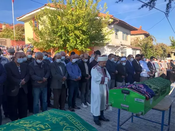 Son dakika! Burdur'da feci kazada hayatını kaybeden aile yan yana toprağa verildi