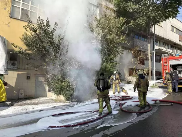 Son dakika haber | İstanbul'da kolonya imalathanesinde korkutan yangın: Art arda patlamalar meydana geldi