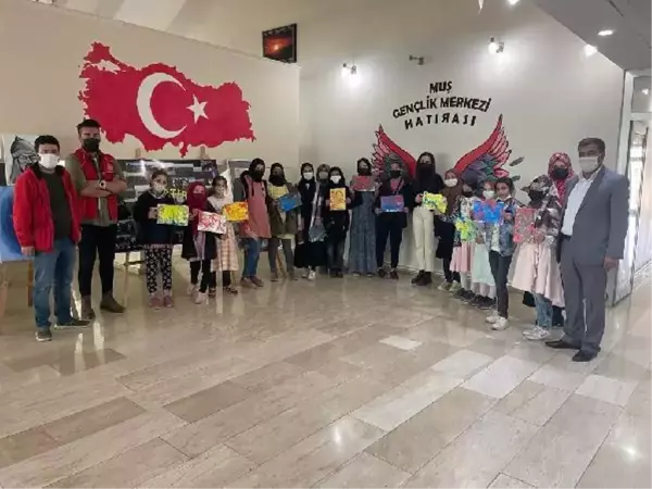 300 KIZ ÖĞRENCİ GİTARLA TANIŞIP OK ATTI, LANGIRT VE GOLF OYNADI