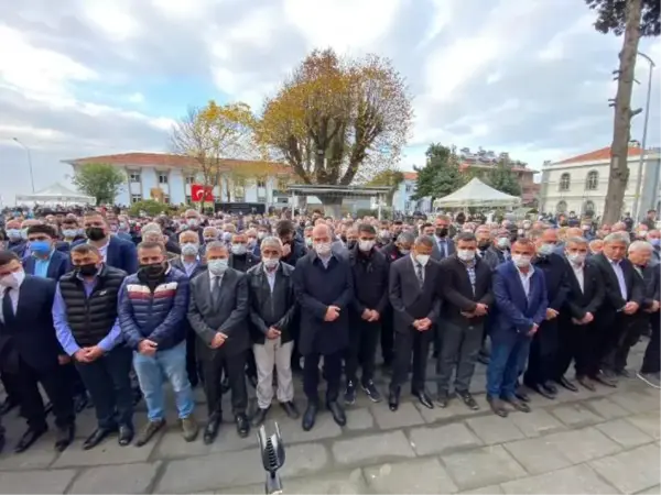 Son dakika haberleri! BAKAN SOYLU, SELDE KAYBOLANLAR İÇİN KILINAN GIYABİ CENAZE NAMAZINA KATILDI