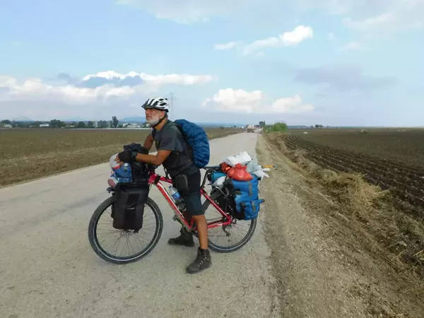 Ege ve Akdeniz sahilini pedal çevirerek gezen bisiklet tutkunu Adana'ya ulaştı