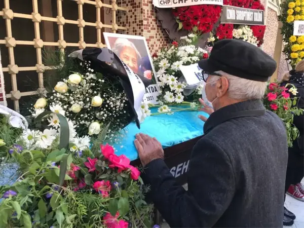 Türkiye'nin ilk kadın ortodontisti Ayşe Mayda son yolculuğuna uğurlandı