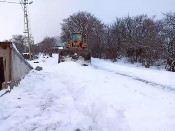 KAR KALINLIĞININ 20 SANTİME ULAŞTIĞI POSOF'TA OKULLAR TATİL