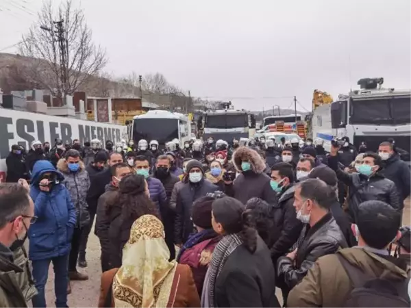 Son dakika gündem: PKK'LI SAKİNE CANSIZ'I ANMAYA TERÖR PROPAGANDASI GEREKÇESİYLE İZİN VERİLMEDİ