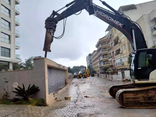 Didim'deki 5 yıldızlı otelin kaçak yapılarının yıkımına yeniden başlandı