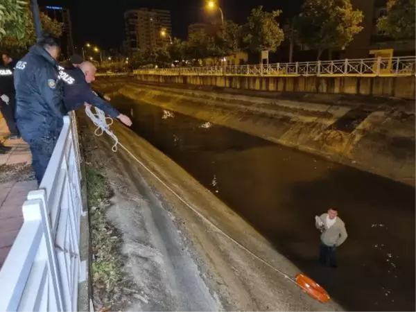 Bekçilerden kaçarak su kanalına girdi, yakalanacağını anlayınca intihar girişiminde bulundu