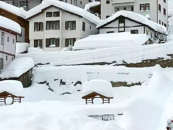 KASTAMONU'DA ARAÇLAR, KARDA KAYBOLDU