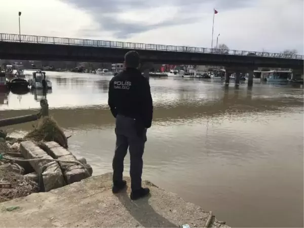 NEHRE ATLAYAN PAZARCI İÇİN KARASU'DA DALGIÇLI ARAMA