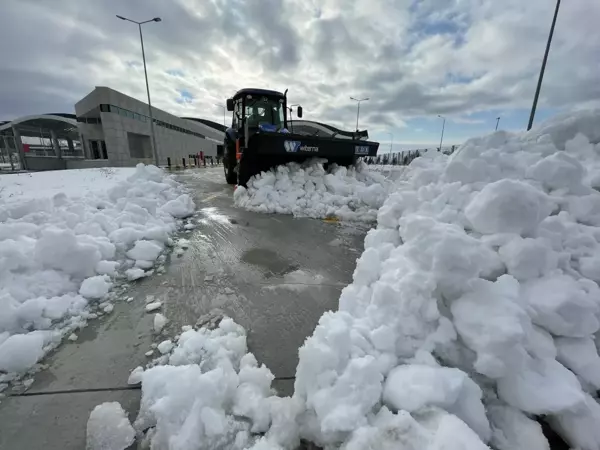 Hamzabeyli Sınır Kapısı'nda kar temizleme çalışması yapıldı