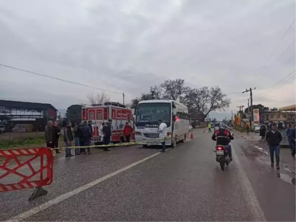 Son dakika haberleri | Minibüsün çarptığı kişinin hayatını kaybettiği kaza kamerada