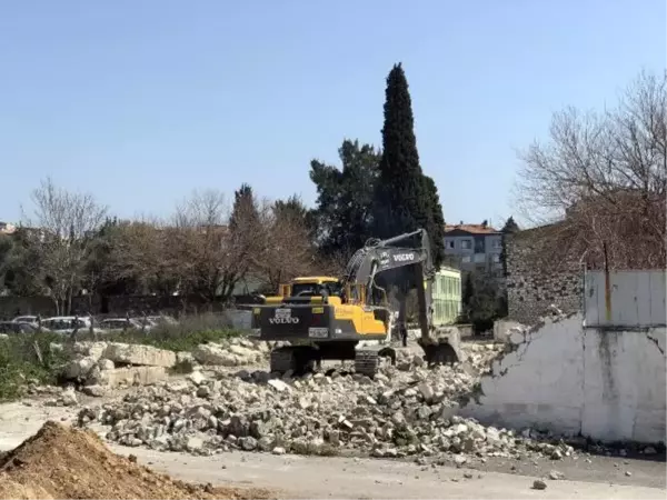 BUCA CEZAEVİ'NDE YIKIMA 'ASBEST RAPORU' ARASI