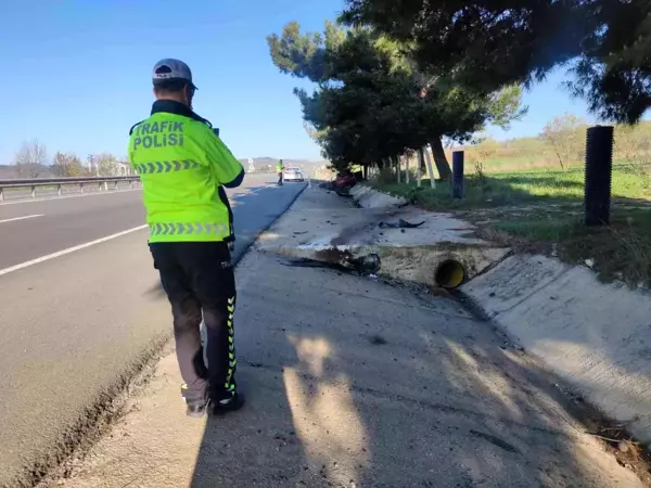 Motoru yerinden fırlayan otomobilden sağ kurtuldu