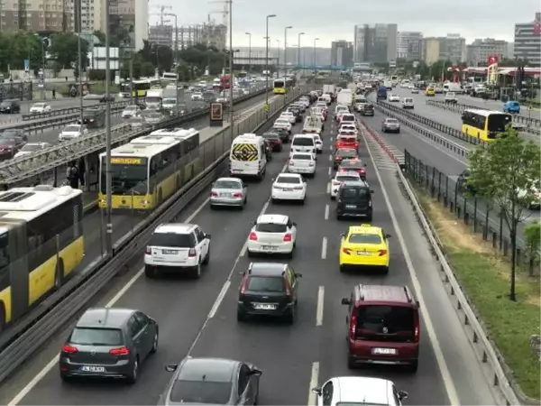 İSTANBUL'DA TRAFİK YOĞUNLUĞU YÜZDE 81'E ULAŞTI