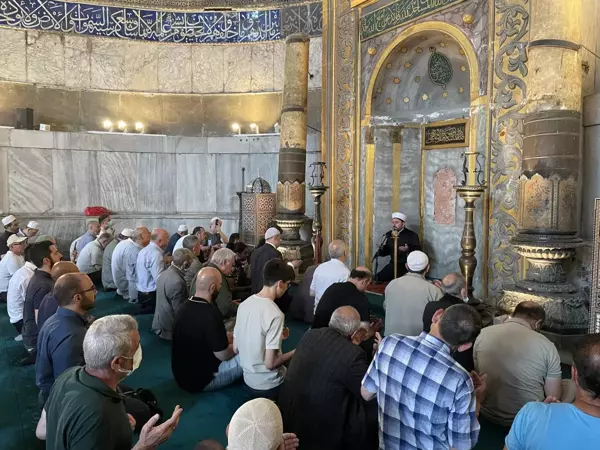 Necip Fazıl Kısakürek vefatının 39. yılında Ayasofya-i Kebir Camii Şerifi'nde hatim duası yapıldı