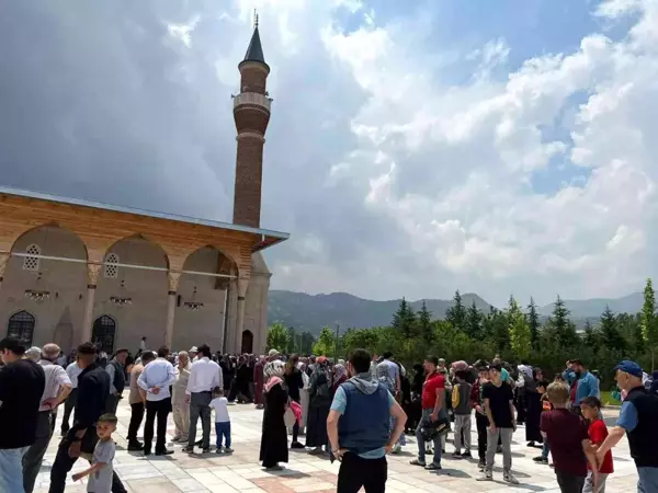 Pandemi yasaklarının ardından Afyonkarahisar'dan ilk hacı kafilesi uğurlandı