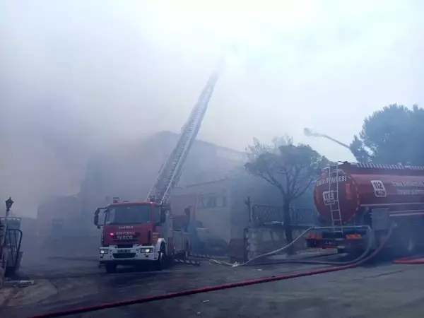 Menemen'de deri fabrikasında yangın