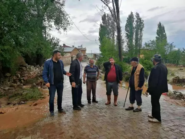 Sağanak yağış tarım arazilerini vurdu