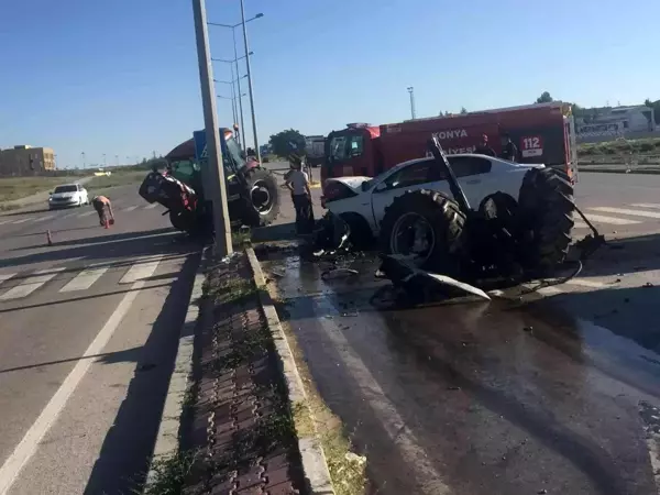 Son dakika haberi | Otomobille çarpışan traktör ikiye bölündü: 3 yaralı