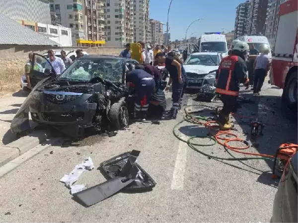 Son dakika haber: MALATYA'DA 4 OTOMOBİLLİ ZİNCİRLEME KAZA: 9 YARALI