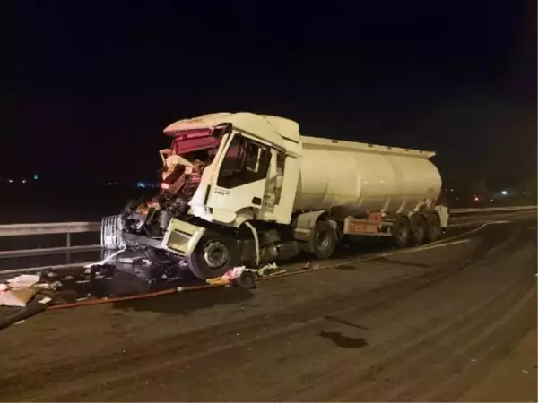 Osmaniye haber... OSMANİYE'DE AKARYAKIT YÜKLÜ TANKER, TIR'A ÇARPTI; 1 ÖLÜ