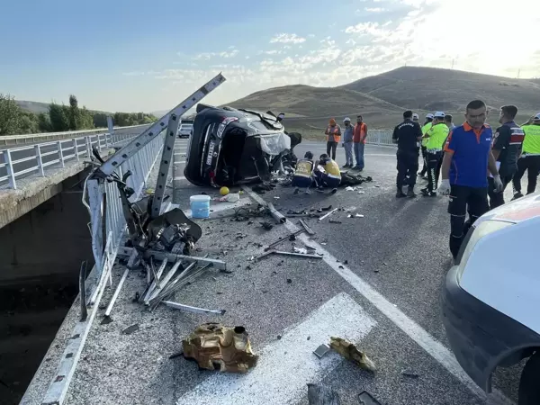 Son dakika haberi | Otomobil köprü bariyerine çarptı: 3 ölü, 1 yaralı