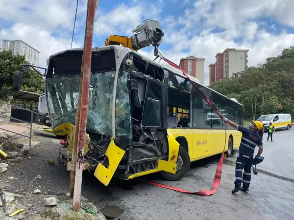 Son Dakika | Ümraniye'de yokuş aşağı giden İETT otobüsü duvara çarptı: 2 yaralı