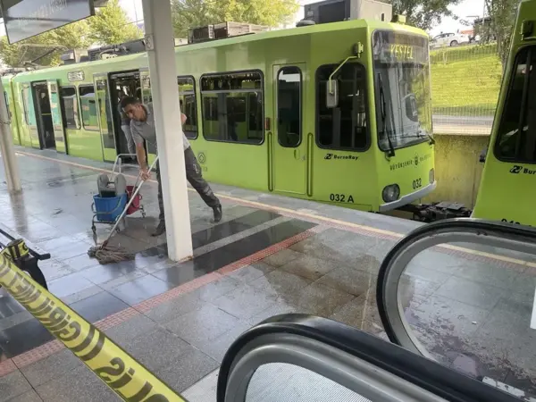 Bursa haberleri! Bursa'da metroda bıçaklanan kişi ağır yaralandı