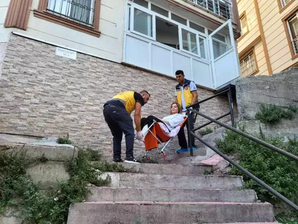 Son dakika haberi | Merdivenlerden düşüp iki ayağını kıran genç, sınava ambulansla geldi