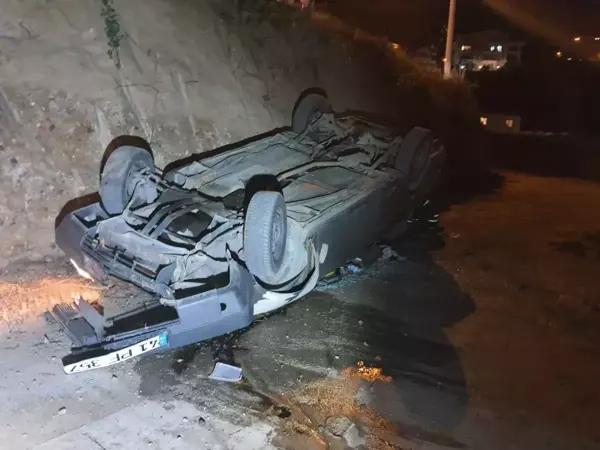 İnşaat alanına devrilen otomobilin sürücüsü yaralandı