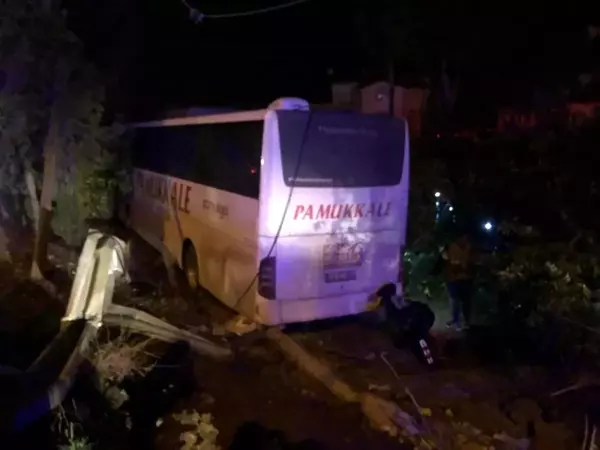 Manisa'da yolcu otobüsü yoldan çıktı: 3'ü çocuk 7 yaralı