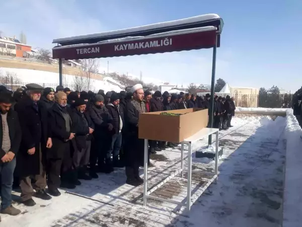 Depremde hayatını kaybeden Güzel, Tercan'da toprağa verildi