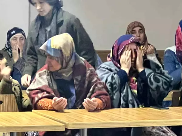 Nevşehir'de depremzedeler, kaybettikleri yakınları için dua etti