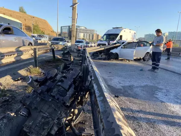 Bakırköy E-5 Karayolu'nda Otomobil Kazası: Sürücü Hayatını Kaybetti