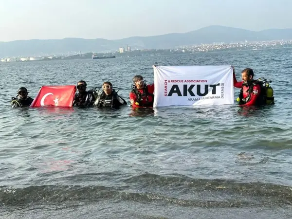 AKUT Ekipleri 17 Ağustos Depreminin 24. Yıl Dönümünde Batık Şehre Dalış Yaptı