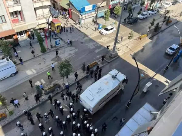 Hakkari'de PKK Operasyonlarını Protesto Etmek İsteyen Gruba Polis Müdahalesi