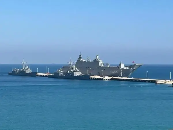 TCG Anadolu, Mersin'e demirledi