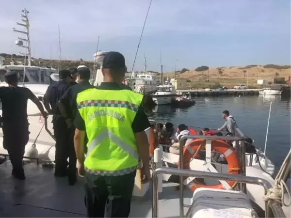 Çanakkale'de 25 kaçak göçmen yakalandı, kaptan hastaneye kaldırıldı