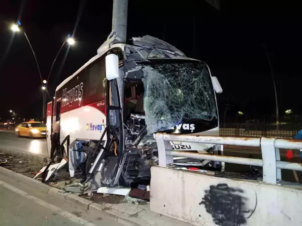 Adana'da Midibüs Kazası: 5 Kişi Yaralandı