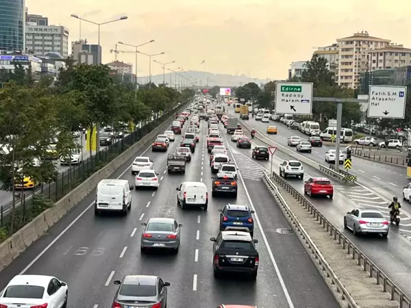 İstanbul'da Yağmur Sonrası Trafik Yoğunluğu Oluştu