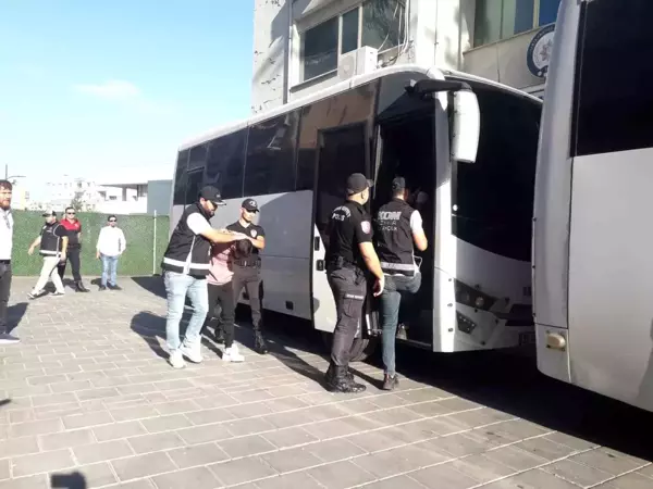 İzmir Adliyesi Önündeki Çatışmada 1 Ölü, 4 Ağır Yaralı: 17 Tutuklama