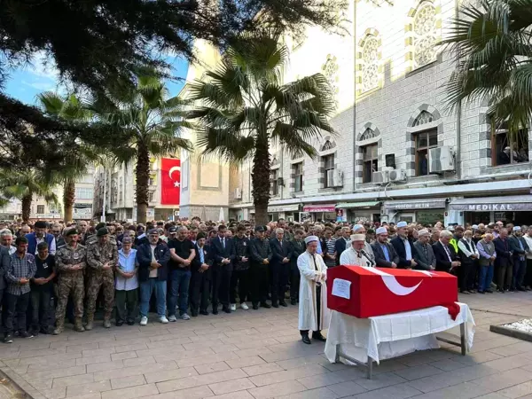 Hakkari Özel Harekat Şube Müdürlüğü'nde görevli polis memuru son yolculuğuna uğurlandı