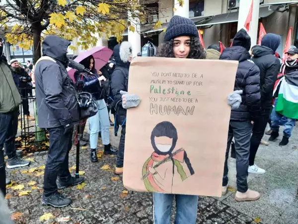 Varşova'da İsrail'in Gazze'ye yönelik saldırıları protesto edildi