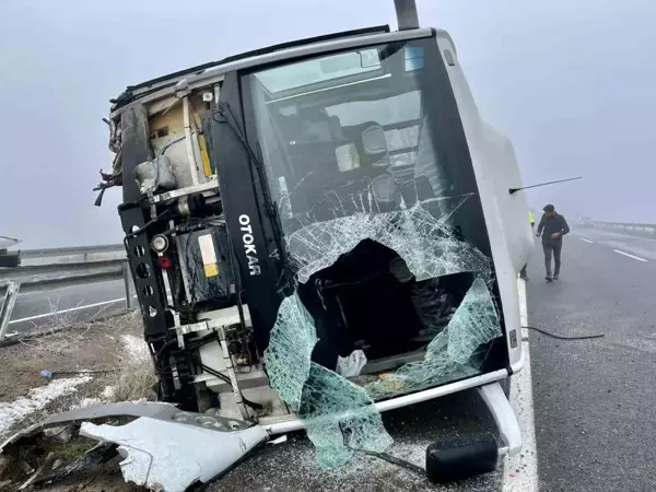 Ağrı'da Yoğun Sis Nedeniyle Zincirleme Kaza: 19 Yaralı